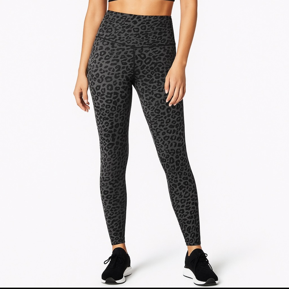 Beyond Yoga Leopard Print Leggings Gray Black